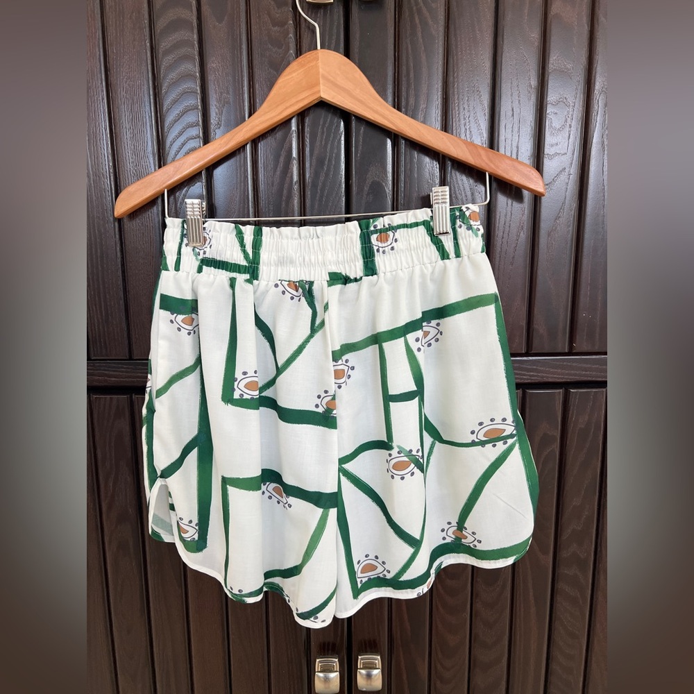 Green and White Patterned Shirt and Shorts Set - Picture 9 of 9